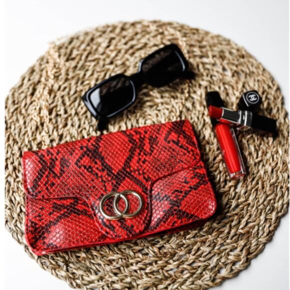 Red Faux Snake Leather Metal Rings Gold Chain Crossbody Bag - Picture 2 of 4